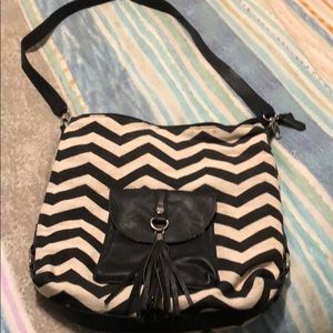 Black and cream chevron purse madden girl